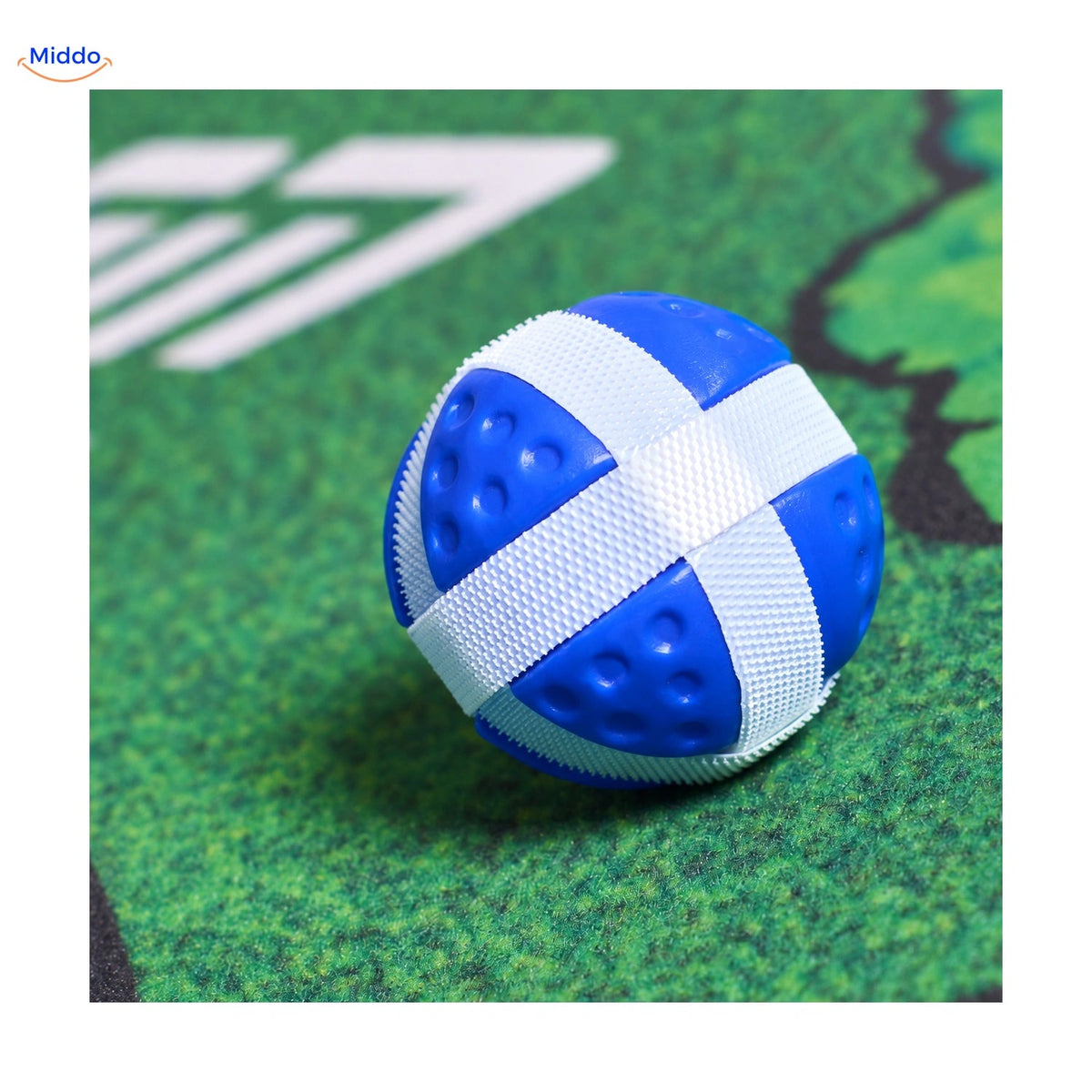 Balle bleue auto-agrippante GolfMaster sur la toile cible