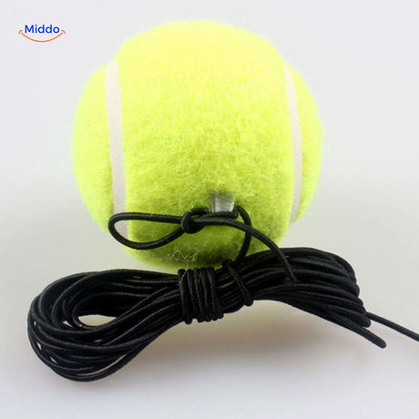 balle de tennis reliée par corde élastique au trainer pour un retour automatique après chaque frappe