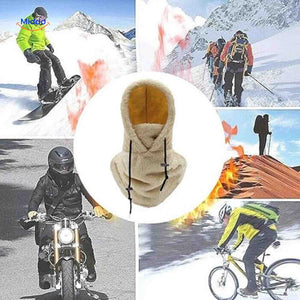 bonnet coupe-vent fleece porté lors d'activités extérieures hivernales comme le ski