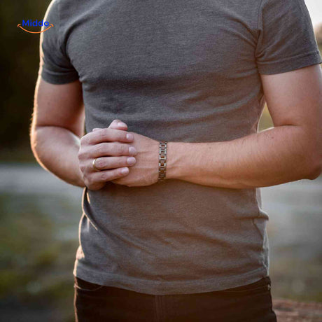 bracelet en bois stylé pour homme, look naturel et moderne