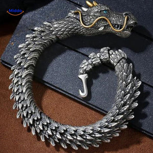 bracelet dragon bone enroulé et prêt à être porté au poignet, style masculin affirmé