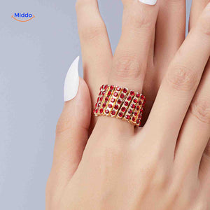 bracelet flexible multicolore orné de strass, bague réglable portée au poignet