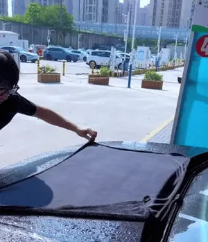 chiffon à séchage rapide en microfibre utilisé en action sur une voiture