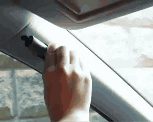brise-vitre utilisé pour briser une vitre de voiture en situation d'urgence