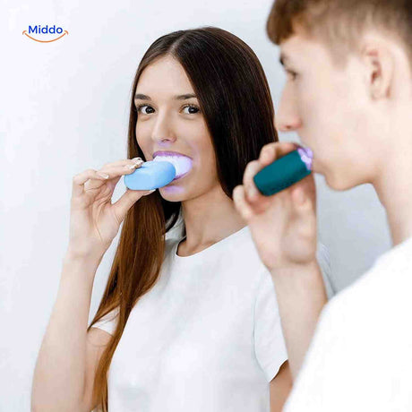 brossage des dents mains libres avec activation de la lumière bleue blanchissante en situation