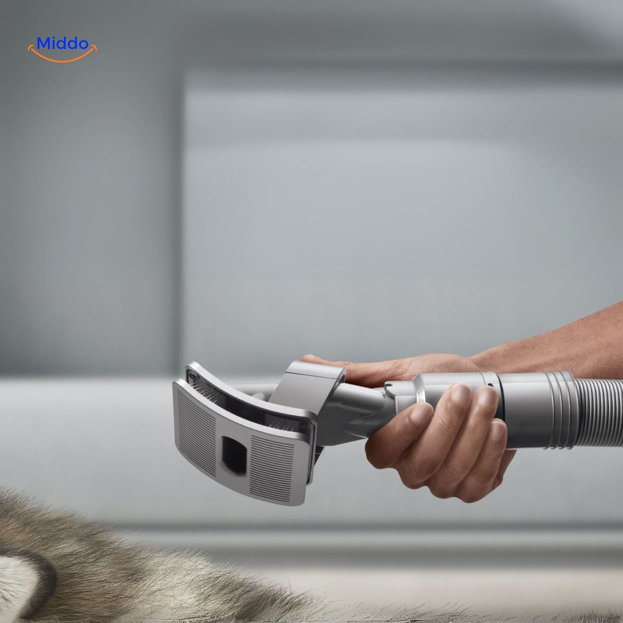 gros plan de la buse aspirateur de la brosse visiclean pour toiletter le chien sans effort