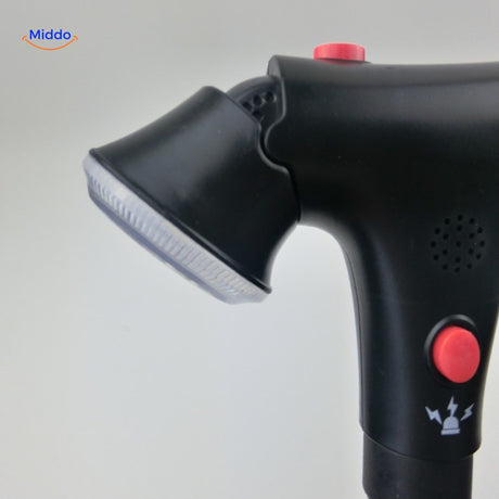 gros plan sur la lampe LED et le bouton de commande intégrés à la canne pliable