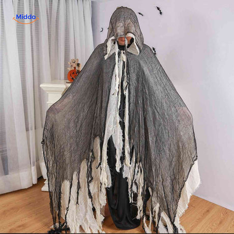 cape d'halloween gris et blanc a l'aspect use, idéale pour un deguisement vintage effrayant