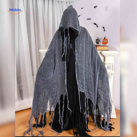 cape d'halloween grise avec effet fantome et bords dechires pour look hanté authentique