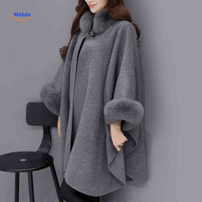 cape-manteau en mélange de laine grise avec col en fausse fourrure, vue de face