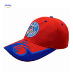 casquette sport PSG logo brodé en gros plan, fermeture ajustable