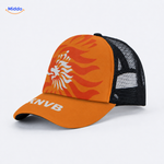 casquette sport respirante et ajustable pour supporter de football, portée en situation
