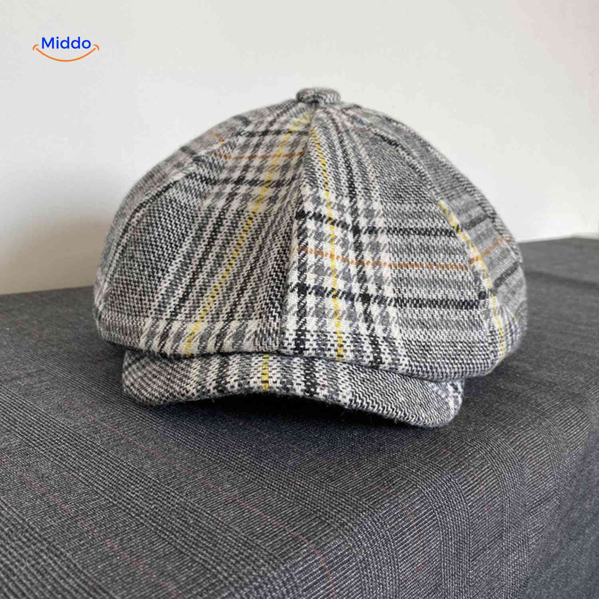 casquette plate en laine à carreaux gris et jaune, coupe classique
