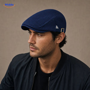 Casual Mesh Flat Cap Bleu marine portée par un homme