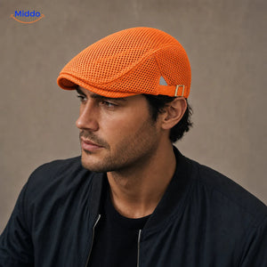 Casual Mesh Flat Cap Orange portée par un homme