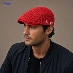 Casual Mesh Flat Cap Rouge vif portée par un homme