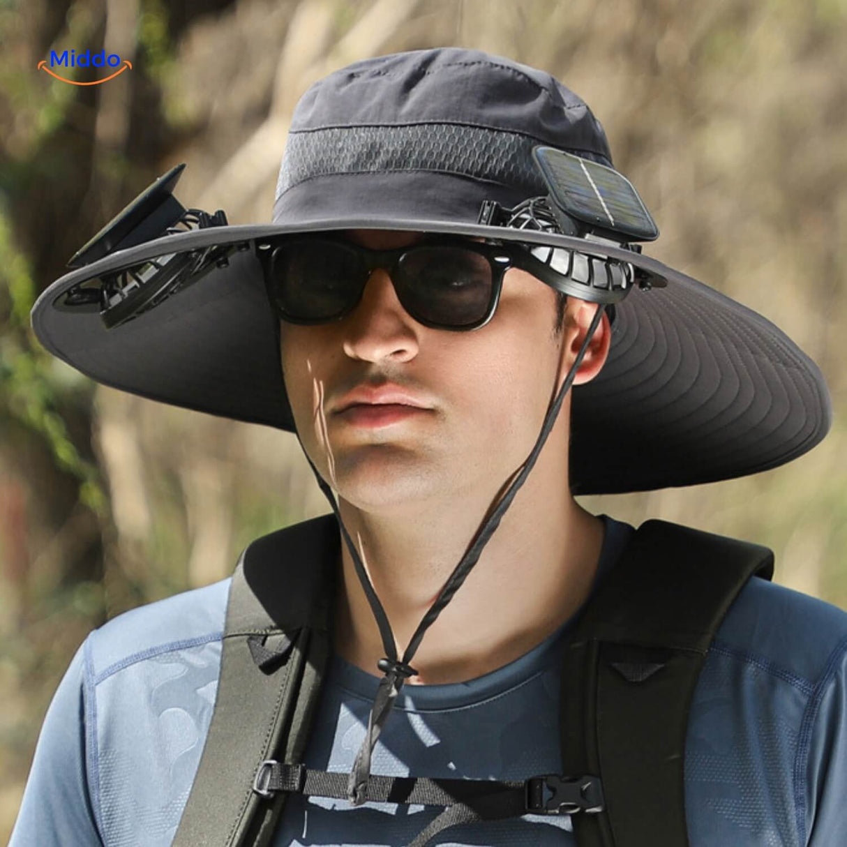 chapeau ventilateur solaire coloris gris foncé avec large bord de protection