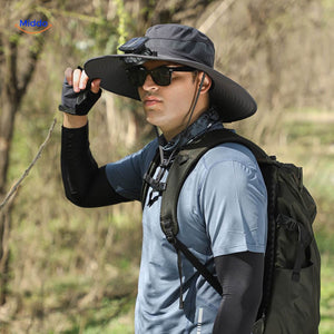 chapeau ventilateur solaire porté en extérieur, idéal pour les activités outdoor par forte chaleur