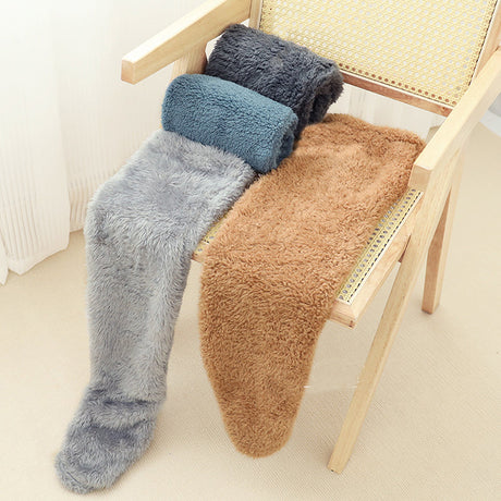 chaussettes douces et chaudes d'hiver présentées en plusieurs coloris