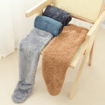 chaussettes douces et chaudes d'hiver présentées en plusieurs coloris