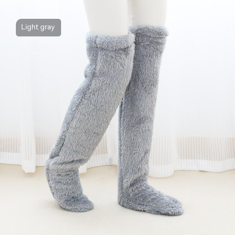 chaussettes d'hiver gris clair confortables et prêtes pour les journées froides
