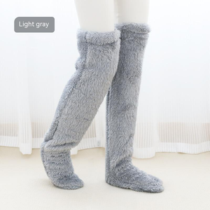 chaussettes d'hiver gris clair confortables et prêtes pour les journées froides