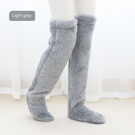 chaussettes d'hiver gris clair confortables et prêtes pour les journées froides