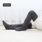 chaussettes douces d'hiver en coloris gris foncé, douillettes et confortables