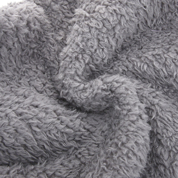 gros plan sur la matière intérieure moelleuse des chaussettes douces d'hiver