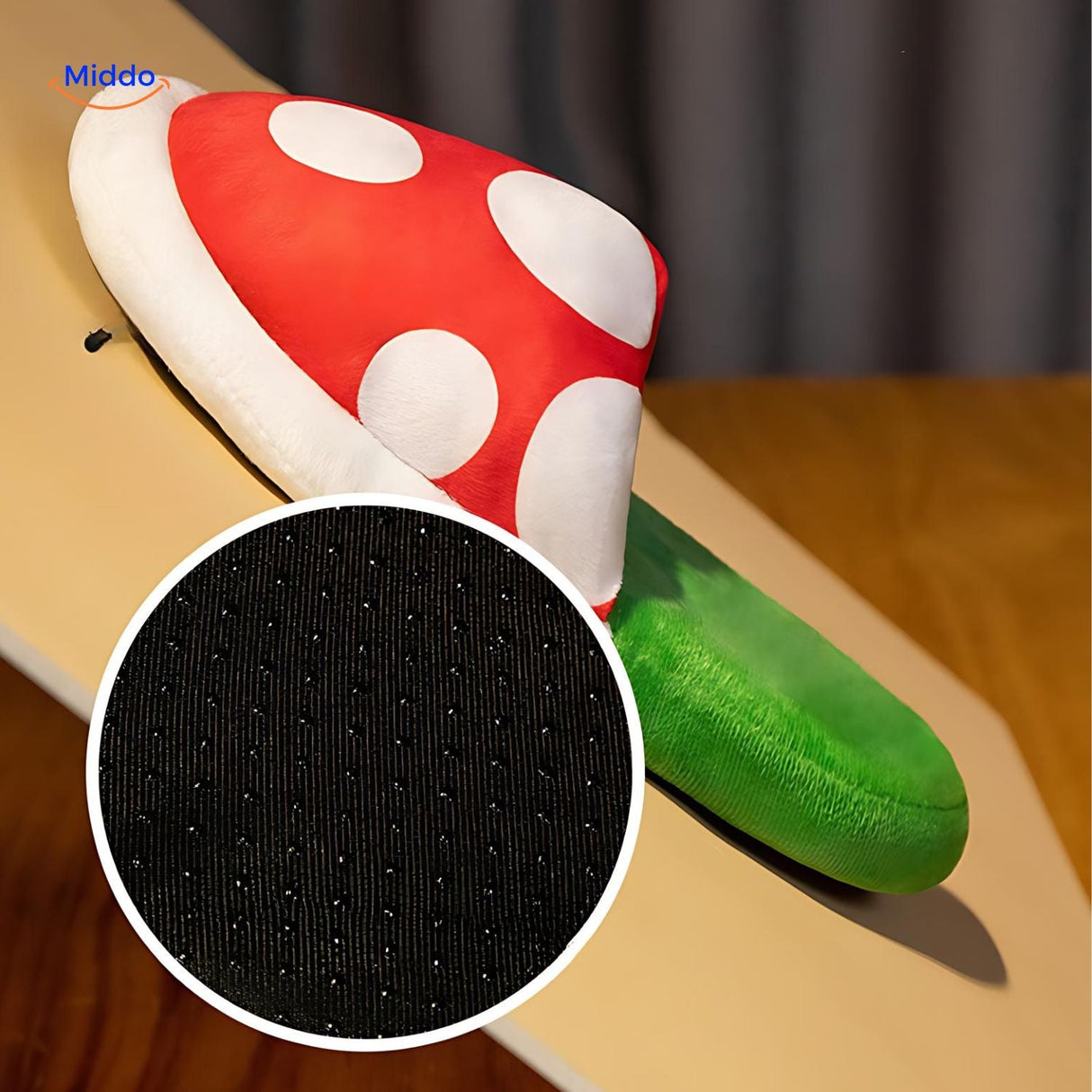 gros plan sur les détails en tissu des chaussons anime champignon, texture douce et soignée
