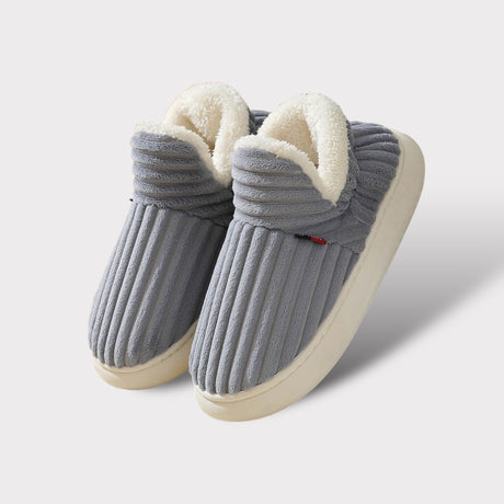 chaussons d'hiver gris en fleece avec doublure blanche moelleuse et semelle antidérapante blanche