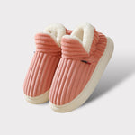 chaussons d'hiver roses en fleece avec doublure blanche moelleuse et semelle antidérapante blanche
