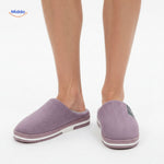 chaussons homme coloris lila vus de face, coton doux et semelle antidérapante