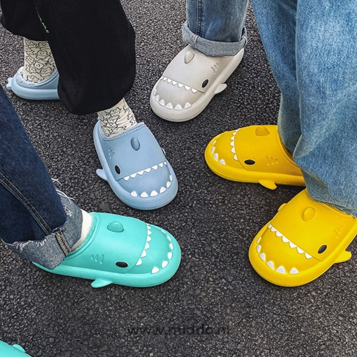 chaussons requin sharkies maintiennent vos pieds au chaud et au sec en toutes saisons
