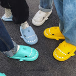 chaussons requin sharkies maintiennent vos pieds au chaud et au sec en toutes saisons
