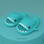 chaussons requin d'été coloris vert menthe présentés sur fond menthe assorti