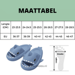 chaussons requin d'été coloris vert clair, vue de face sur fond assorti