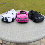 chaussons voiture rose clair portés à la maison, doux et tendance