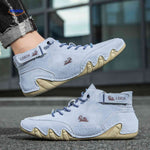 chaussures barefoot bleu clair en cuir portées en extérieur, style sport et confort