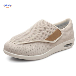 paire de chaussures bleu marine en mesh respirant, vue d'ensemble du design moderne