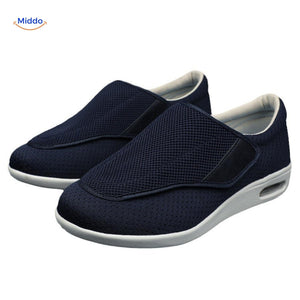 chaussures bleu marine avec zones de ventilation intégrées pour garder les pieds au frais