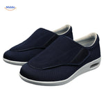 chaussures bleu marine avec zones de ventilation intégrées pour garder les pieds au frais