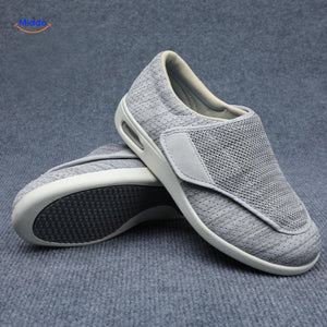 chaussures gris clair avec semelle en caoutchouc durable, légères et faciles à porter