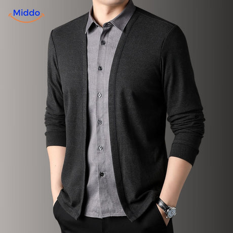 homme portant la chemise 2-en-1 slim fit, vue de face en situation lifestyle