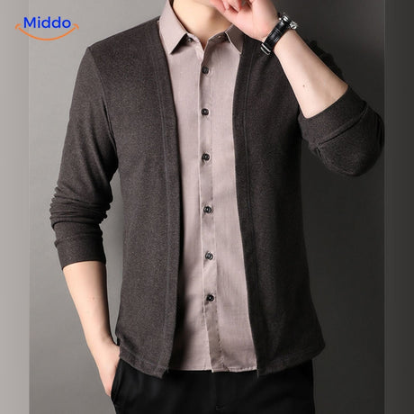 gros plan sur le col et les boutons de la chemise slim fit, finitions soignées