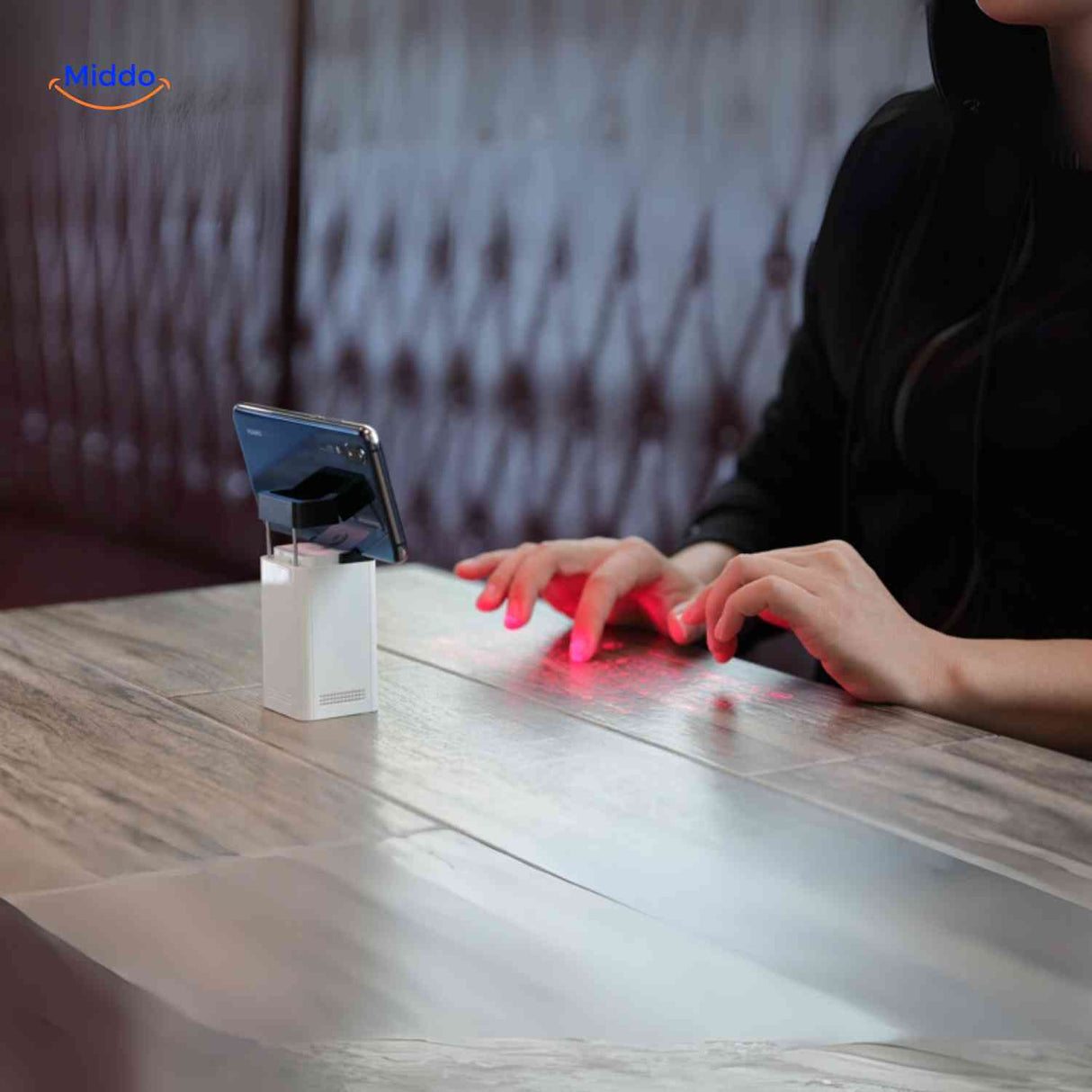 clavier laser projection connecte a un ordinateur de bureau