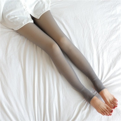 collant polaire marron avec bout ouvert posé sur un lit, vue lifestyle