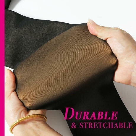 mains qui étirent un collant polaire durable pour montrer son élasticité exceptionnelle