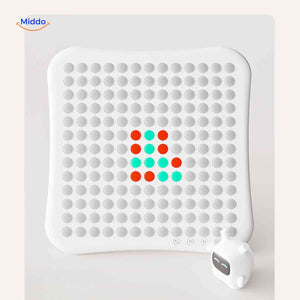 console gobango blanche affichant des pixels colorés avec une figurine robot sur l'écran led