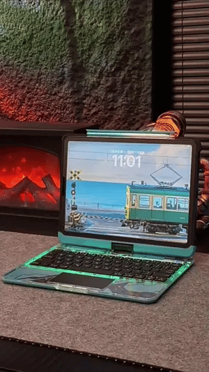 coque iPad clavier rétro éclairé bleu avec design thème train, touches rétroéclairées
